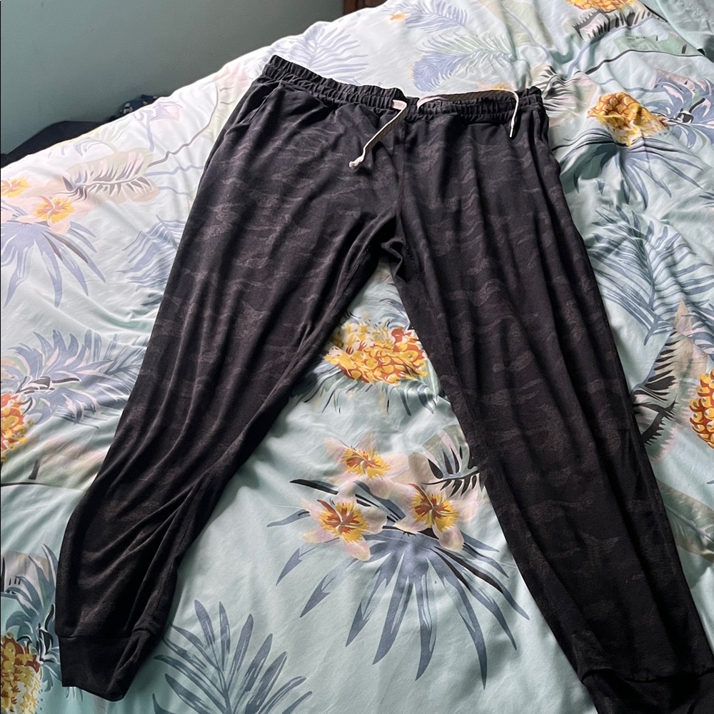 Vuori Black Subtle-Pattern Joggers with White Drawstring